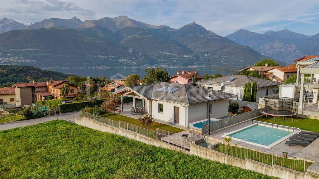 Villa in vendita a Colico via Dei Notai