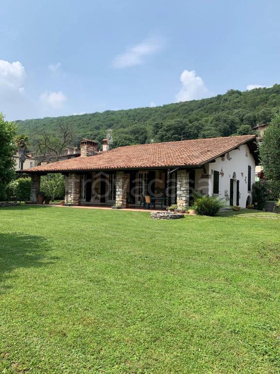 Villa in in vendita da privato a Collebeato via Giacomo Leopardi, 3