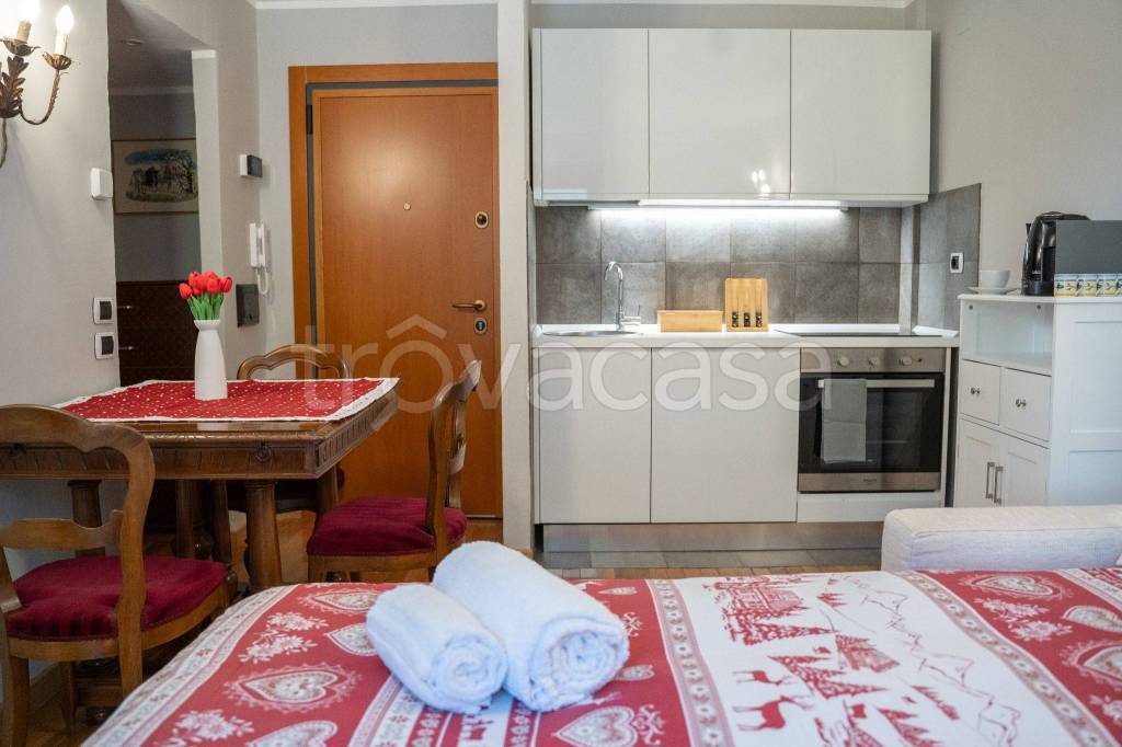 Appartamento in in affitto da privato a La Salle frazione Derby, 58