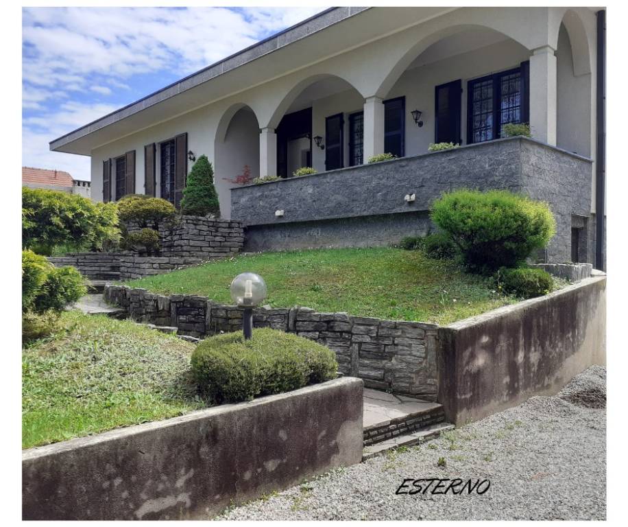 Villa Bifamiliare in in vendita da privato a Cairate via Giuseppe Garibaldi, 18