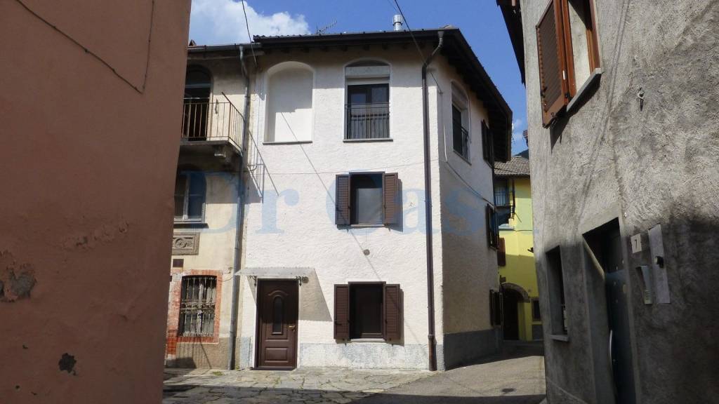Casa Indipendente in vendita a Valganna via Giuseppe Mazzini, 1