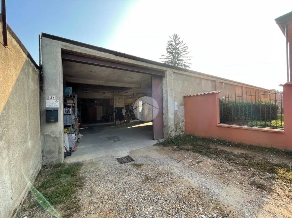 Capannone Industriale in vendita a Marcallo con Casone via Gaetano Donizetti, 37