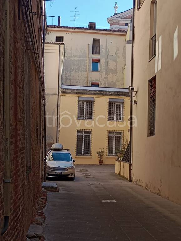 Casa Indipendente in vendita a Bologna via Indipendenza