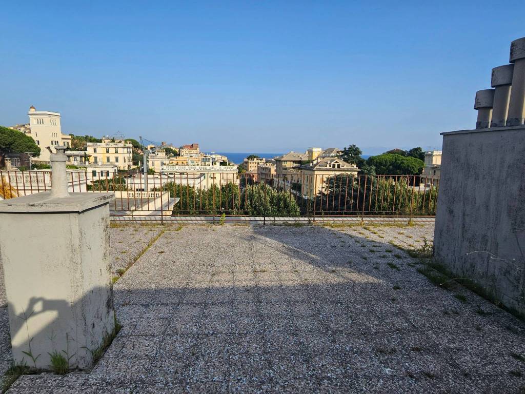 Appartamento in vendita a Genova via Luigi Arnaldo Vassallo, 1
