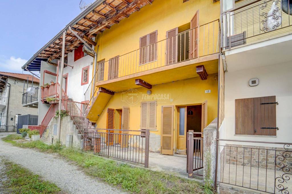 Casa Indipendente in vendita a Castelletto sopra Ticino via Motto Morganti