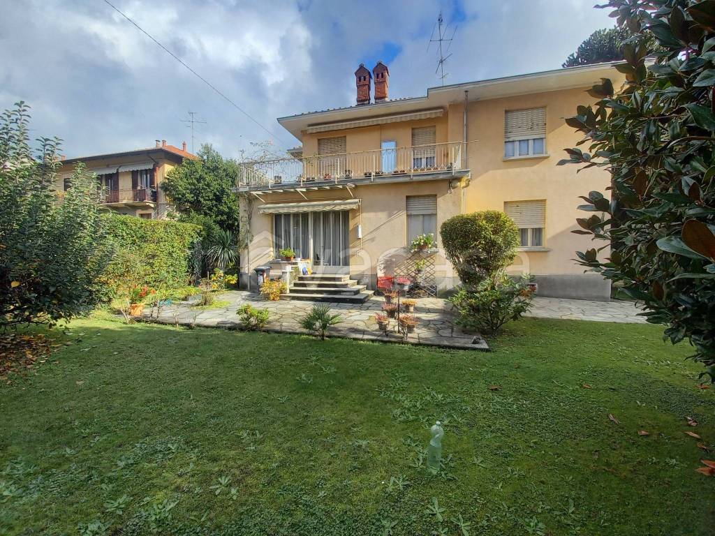 Villa Bifamiliare in vendita a Lanzo Torinese via Vittorio Emanuele ii, 6