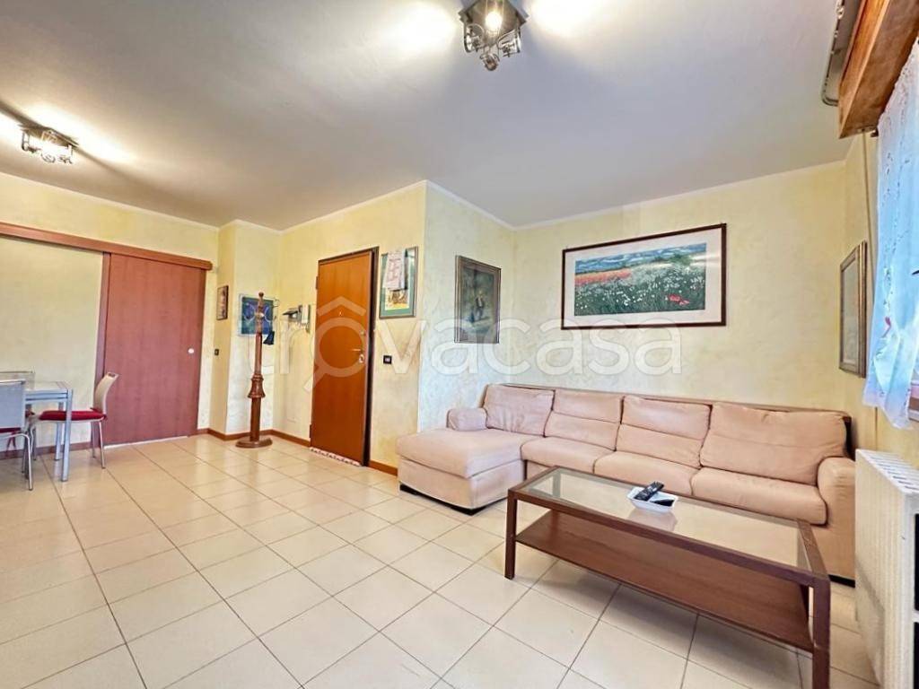 Appartamento in vendita ad Assago via Duccio di Buoninsegna, 11