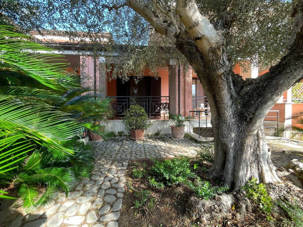 Villa a Schiera in vendita a Latina strada Foce Verde