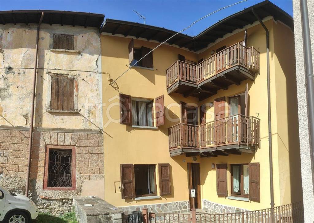 Casa Indipendente in vendita a Sant'Omobono Terme via Cascutelli
