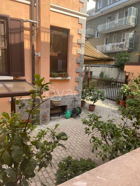 Appartamento in vendita a Milano via Giuseppe Regaldi, 33