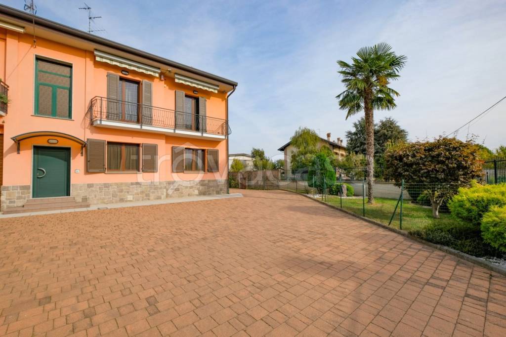 Villa Bifamiliare in vendita a Basiano via Manzoni , 10