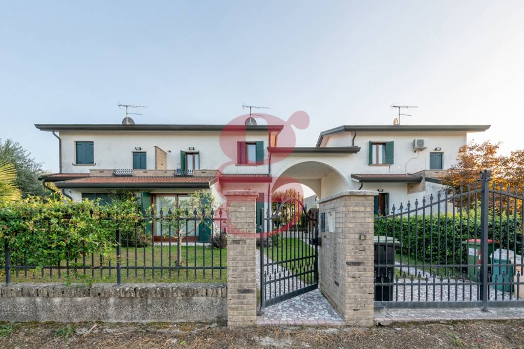 Villa Bifamiliare in vendita a Legnaro via XI febbraio, 29