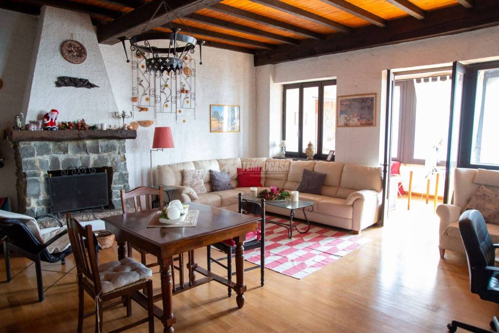 Villa in vendita ad Adrara San Rocco via Flaccadori