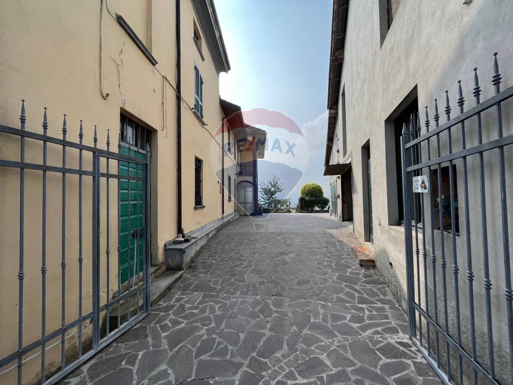 Casa Indipendente in vendita ad Alta Val Tidone località Genepreto
