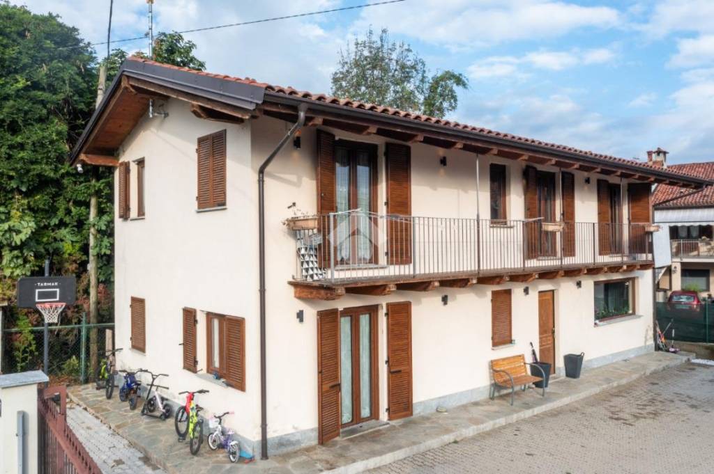 Villa in vendita a Revello via delle Dame, 7