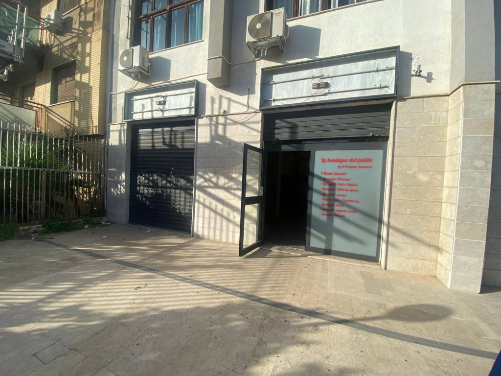 Negozio in affitto a Palermo viale Croce Rossa, 36