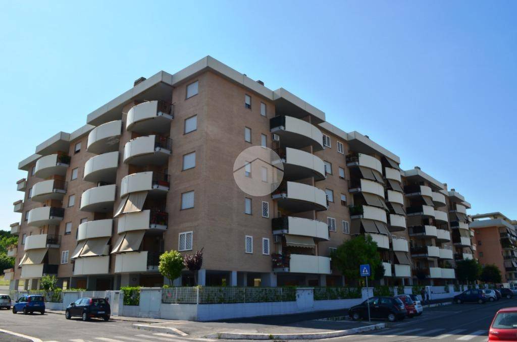Appartamento in vendita a Roma via Luciano Conti, 50