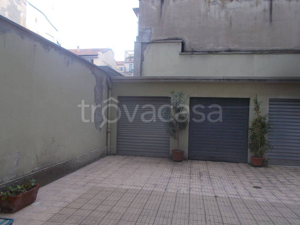 Garage in affitto a Milano viale Papiniano, 33