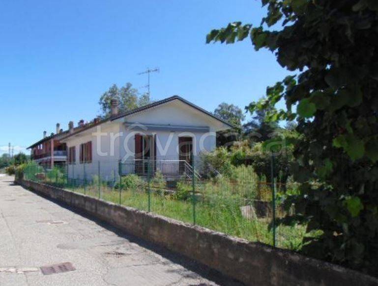 Villa in in vendita da privato a Sesto Calende via del Legorino, 19