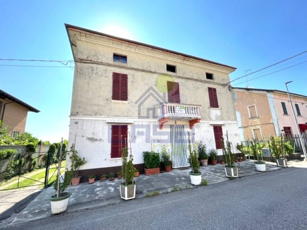 Casa Indipendente in vendita a Monticelli d'Ongina via breda