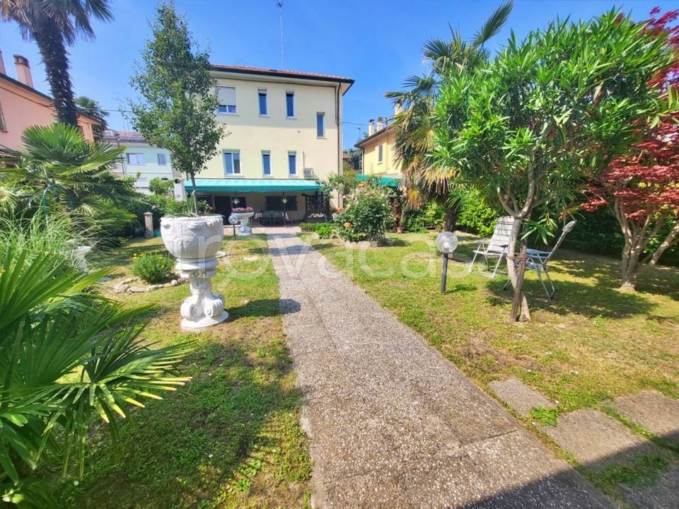 Villa in vendita a Ravenna via Cesarea