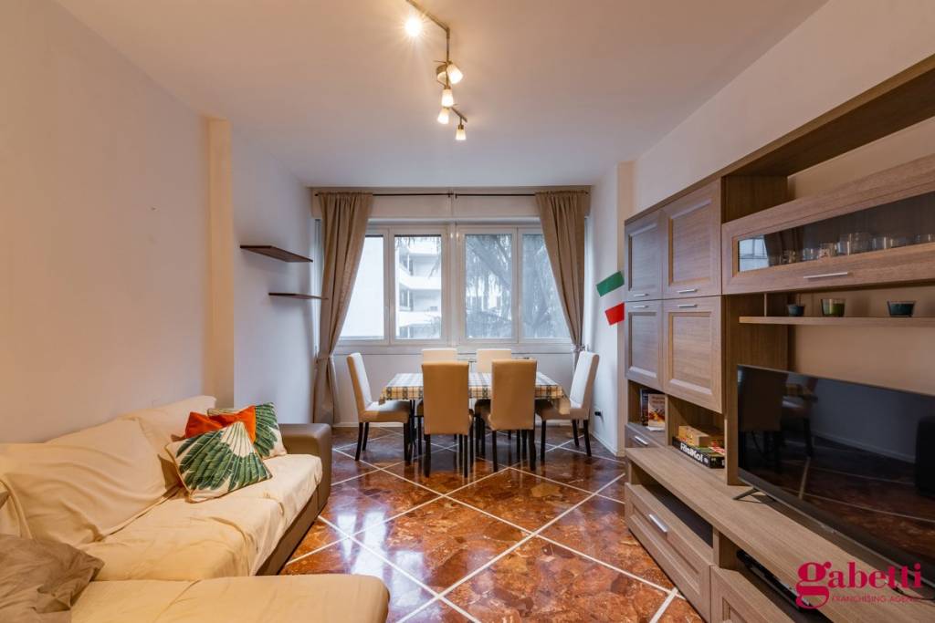 Appartamento in vendita a Milano via Beldiletto , 2
