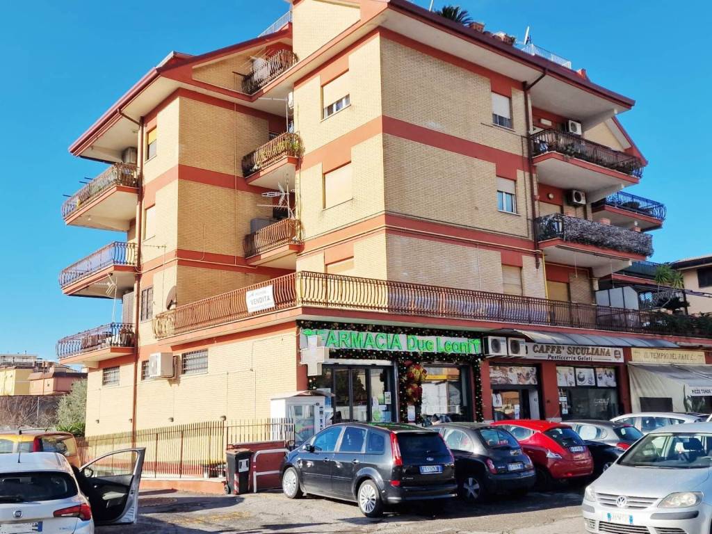 Appartamento in vendita a Roma via Siculiana, 71