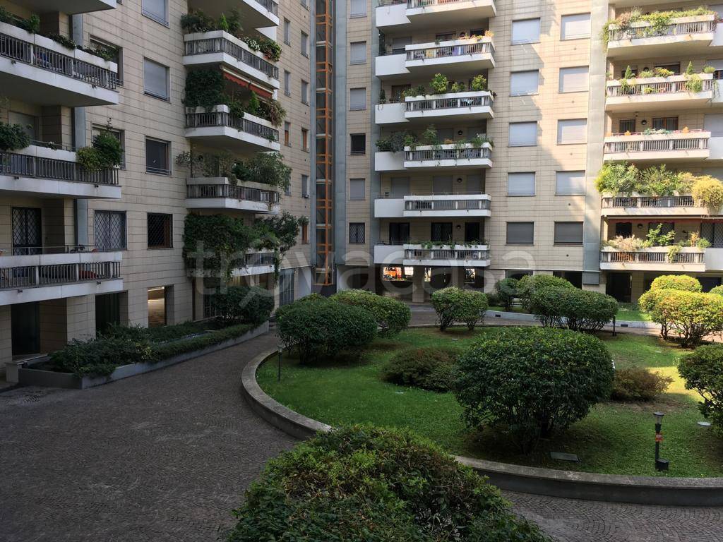 Appartamento in affitto a Milano via dei Fontanili, 1
