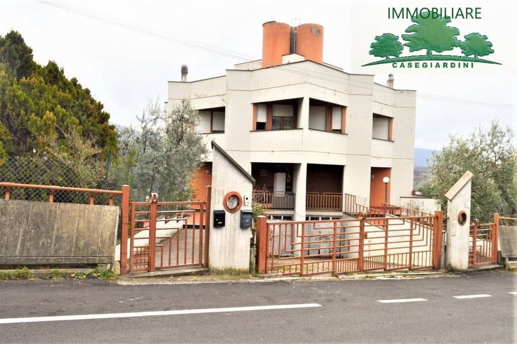 Villa Bifamiliare in vendita a Poggio Moiano viale Giulio Cesare, 2