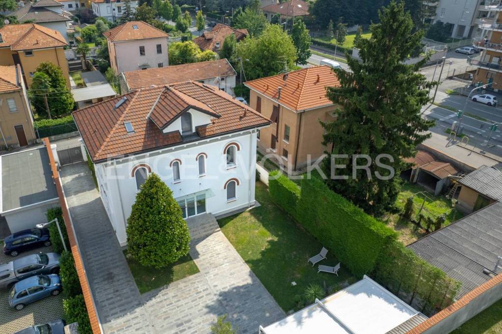 Villa in vendita a Gallarate via Dalmazia