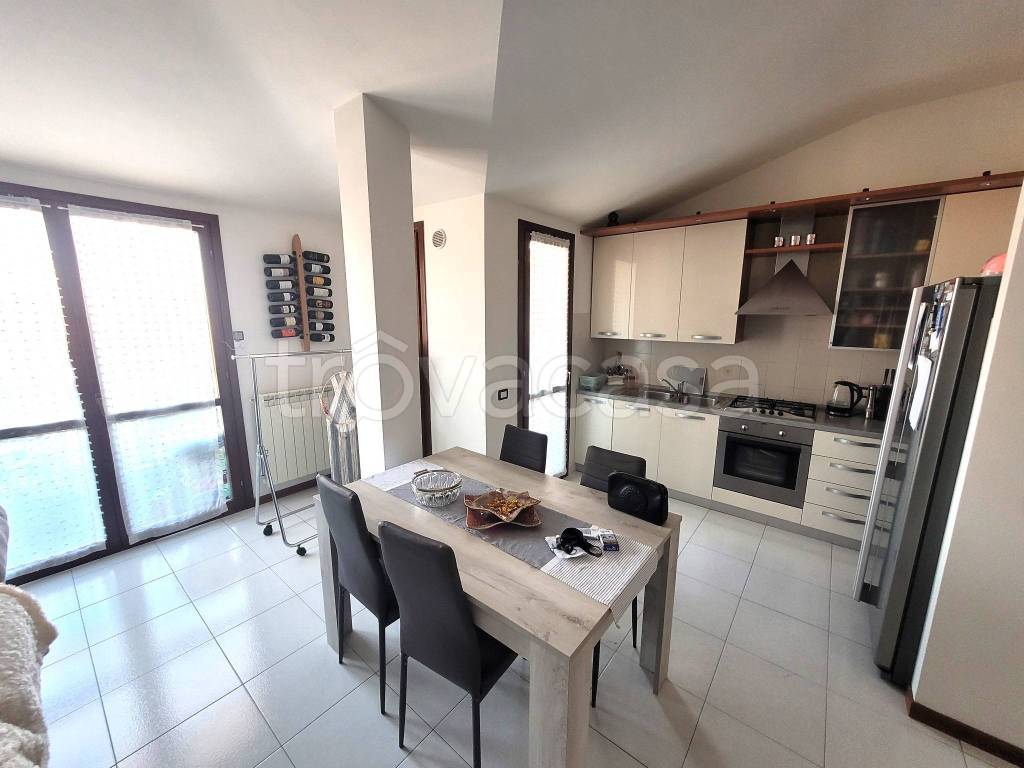 Appartamento in vendita a Terno d'Isola via Castegnate, 24