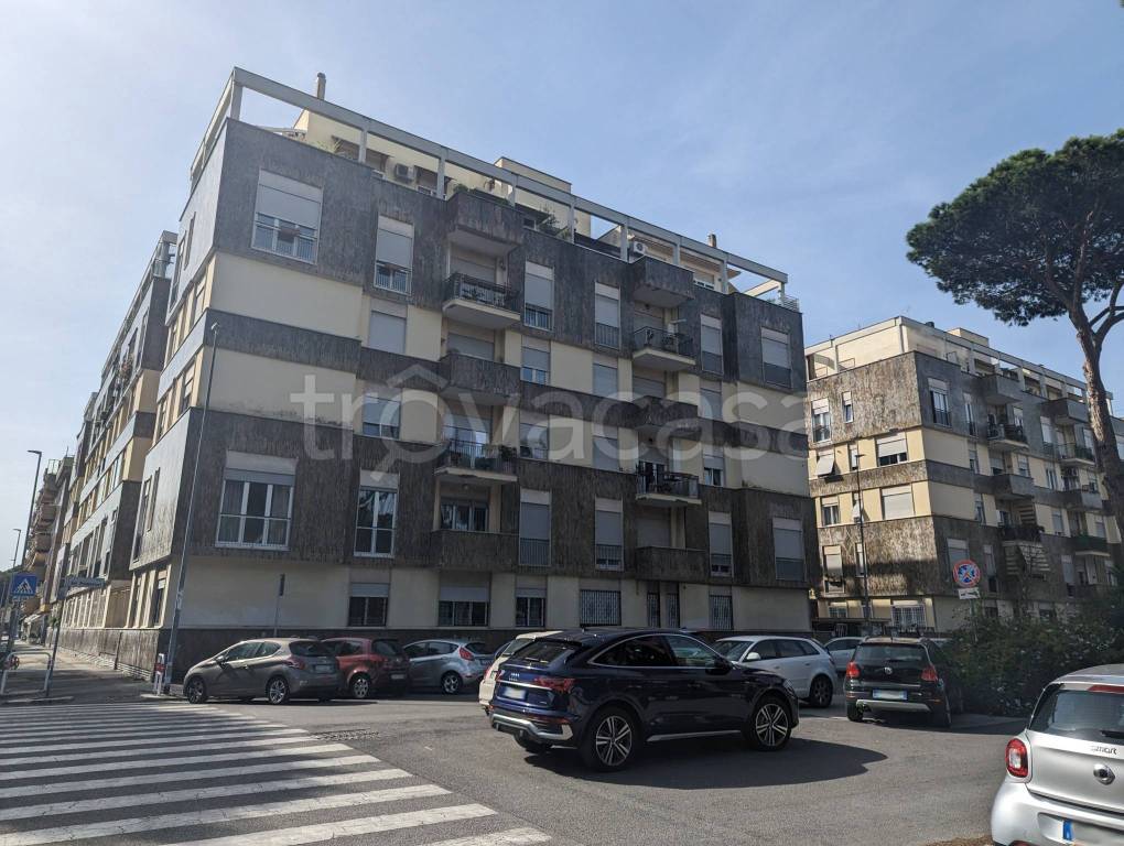 Appartamento in vendita a Roma viale dei Promontori, 426