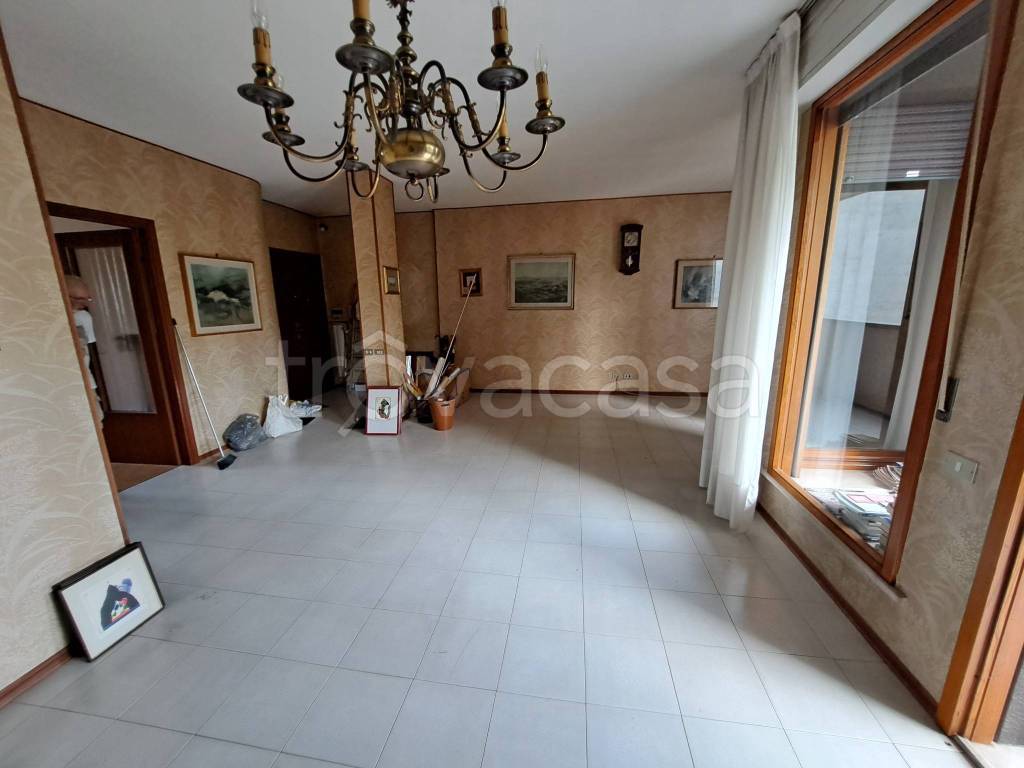 Appartamento in vendita a Pesaro via Peschiera