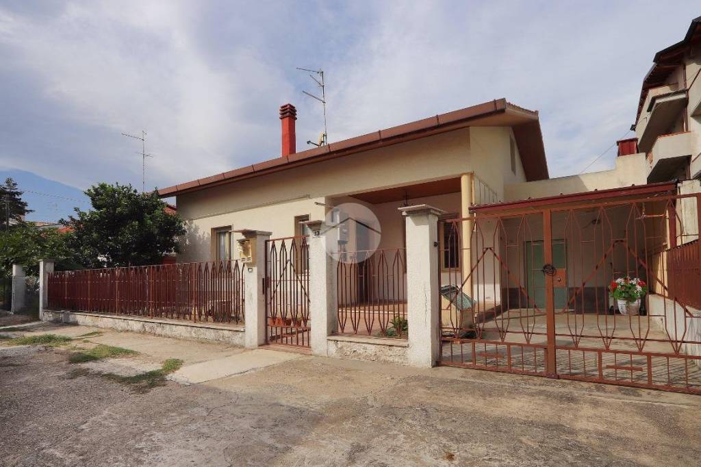 Casa Indipendente in vendita a Montesilvano via fucino, 13