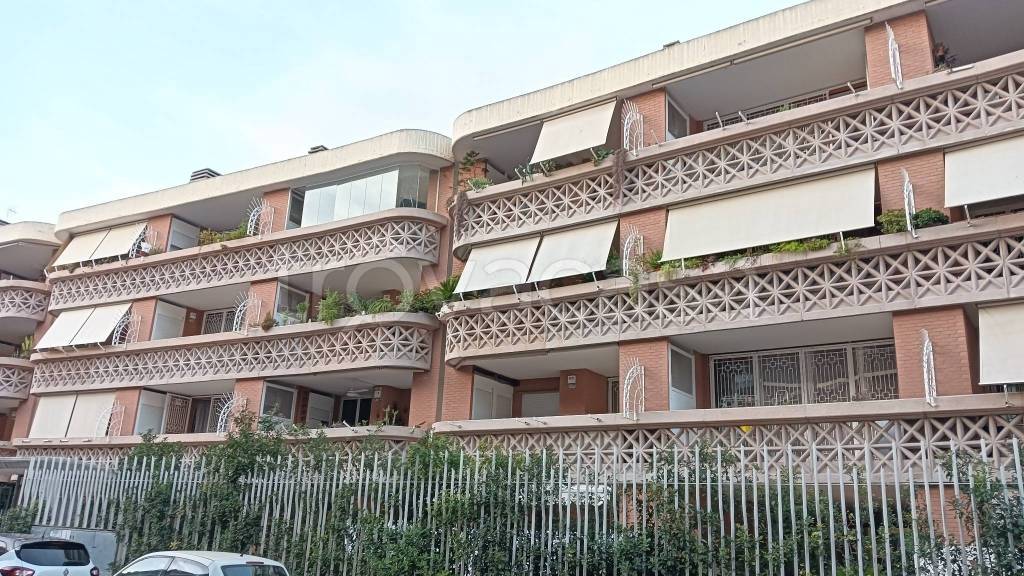 Appartamento in vendita a Roma via Alberto Moravia, 112