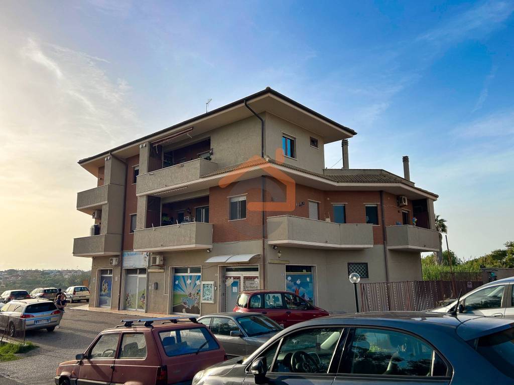 Appartamento in vendita ad Ardea via del Nibbio, 36