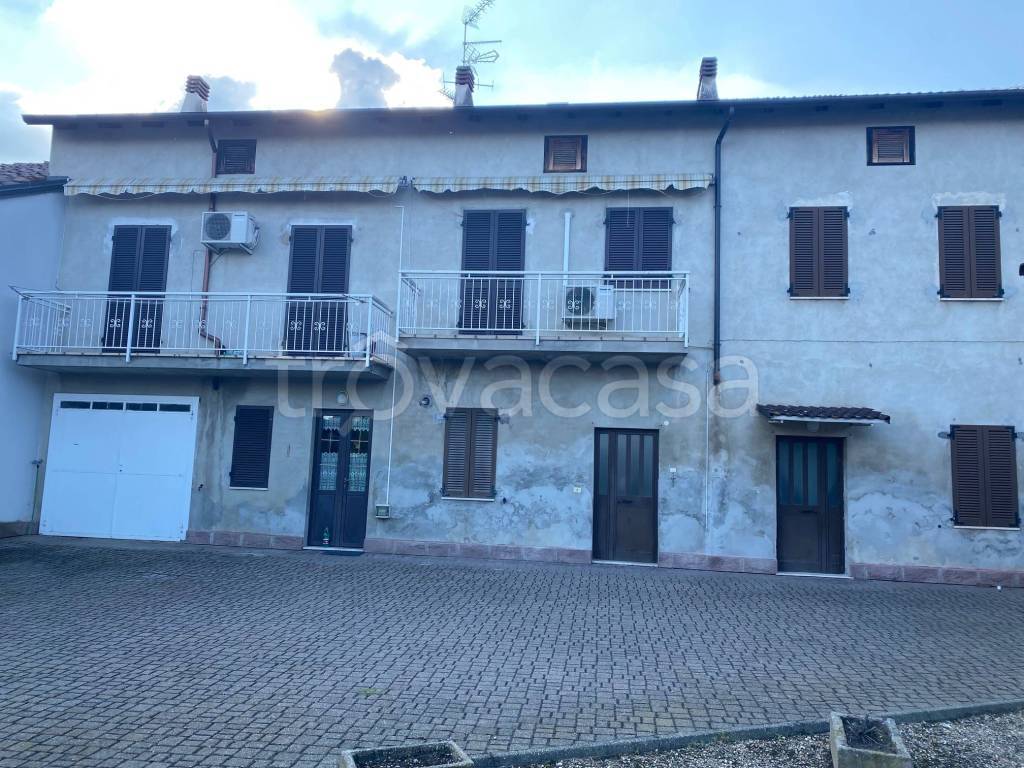 Villa Bifamiliare in vendita a Vercelli strada Statale di Rapolano