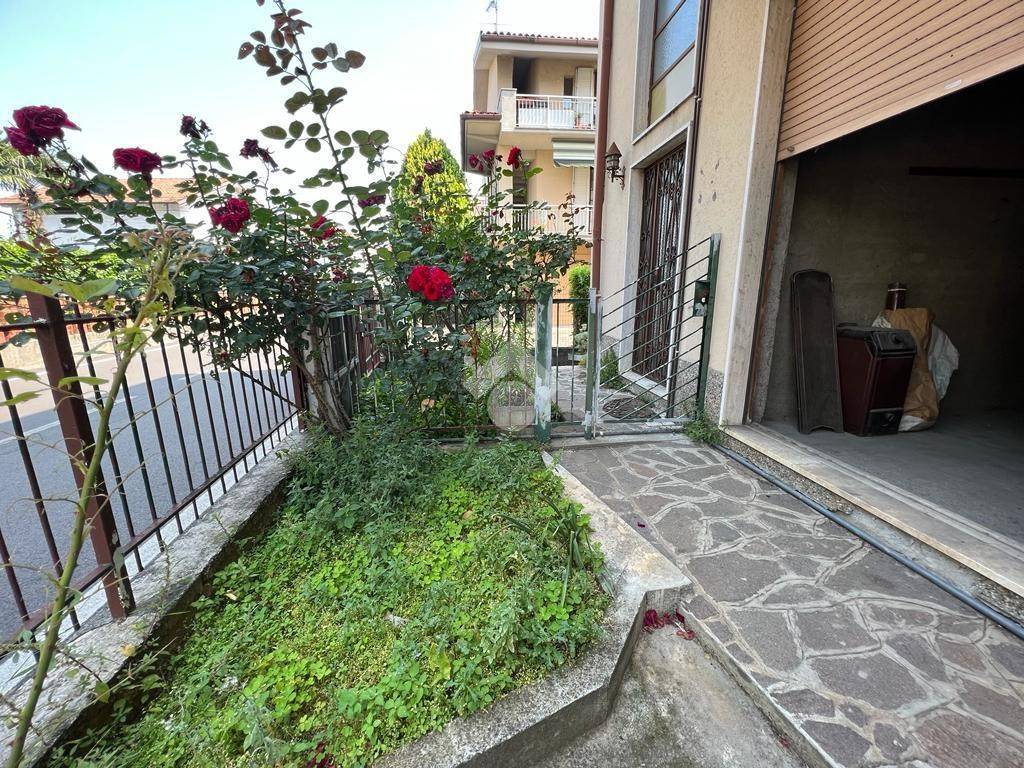 Appartamento in vendita a Pontirolo Nuovo via s. Pellico, 17