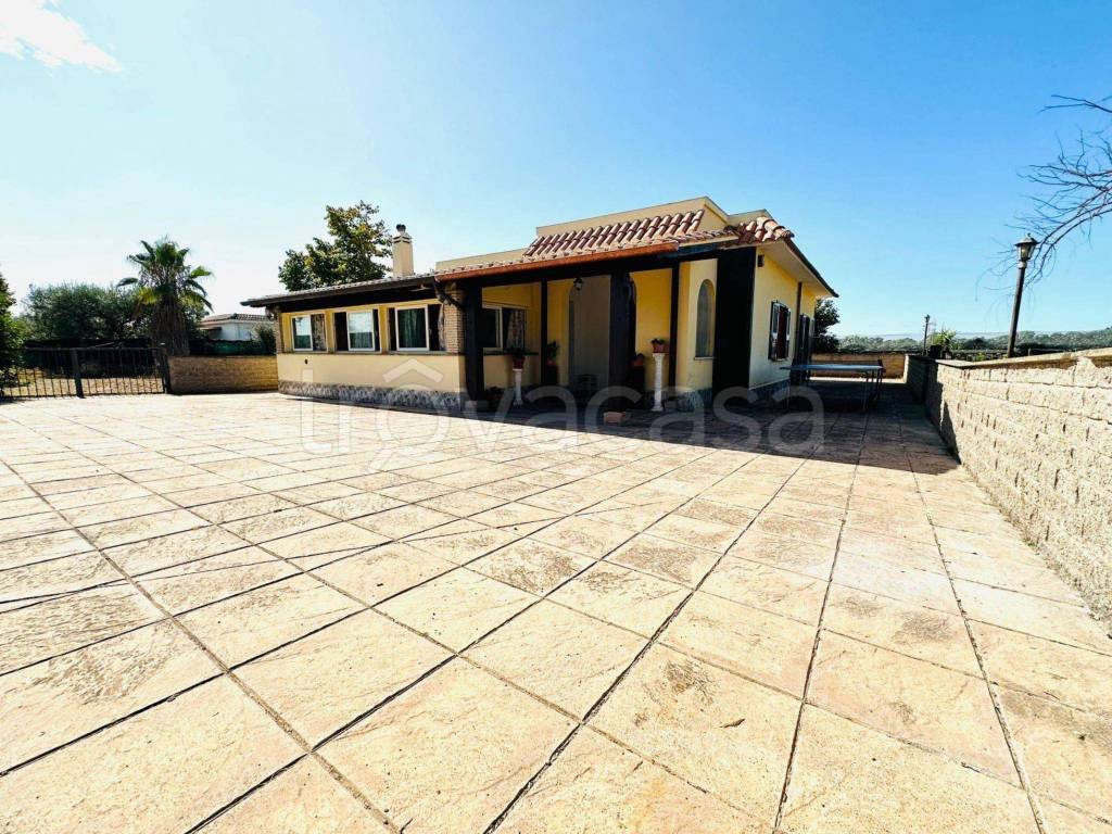 Villa in vendita ad Aprilia via Monte Calvo