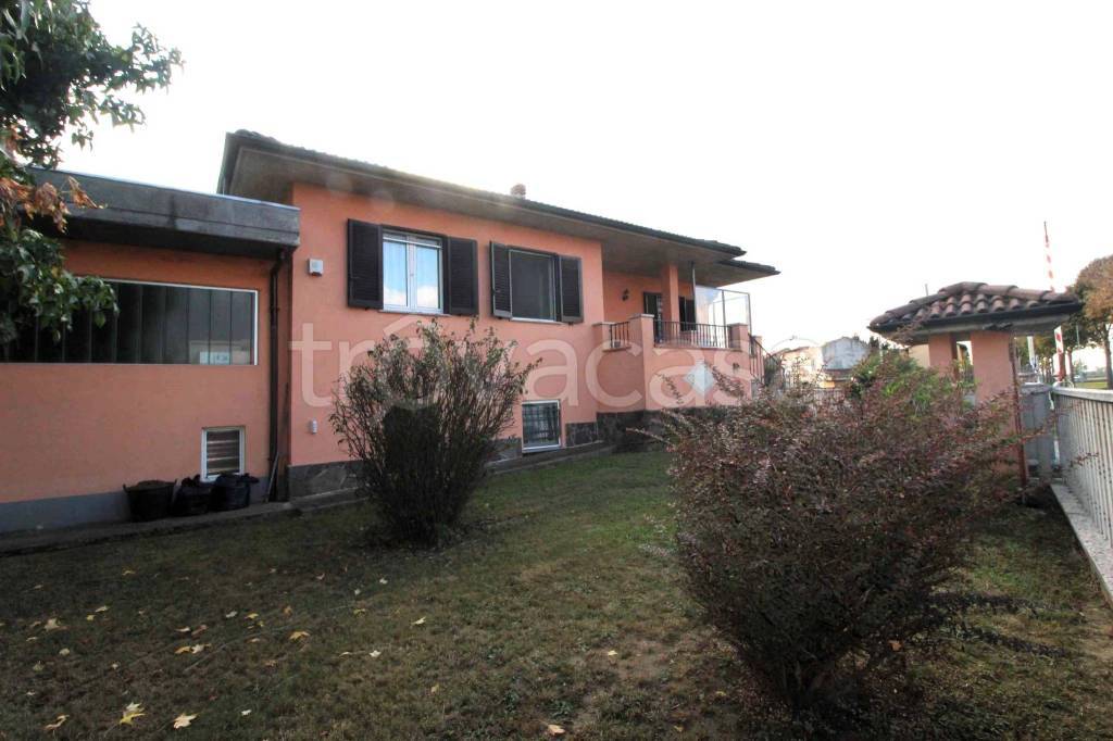 Villa Bifamiliare in vendita a Sannazzaro de' Burgondi viale Loreto, 57