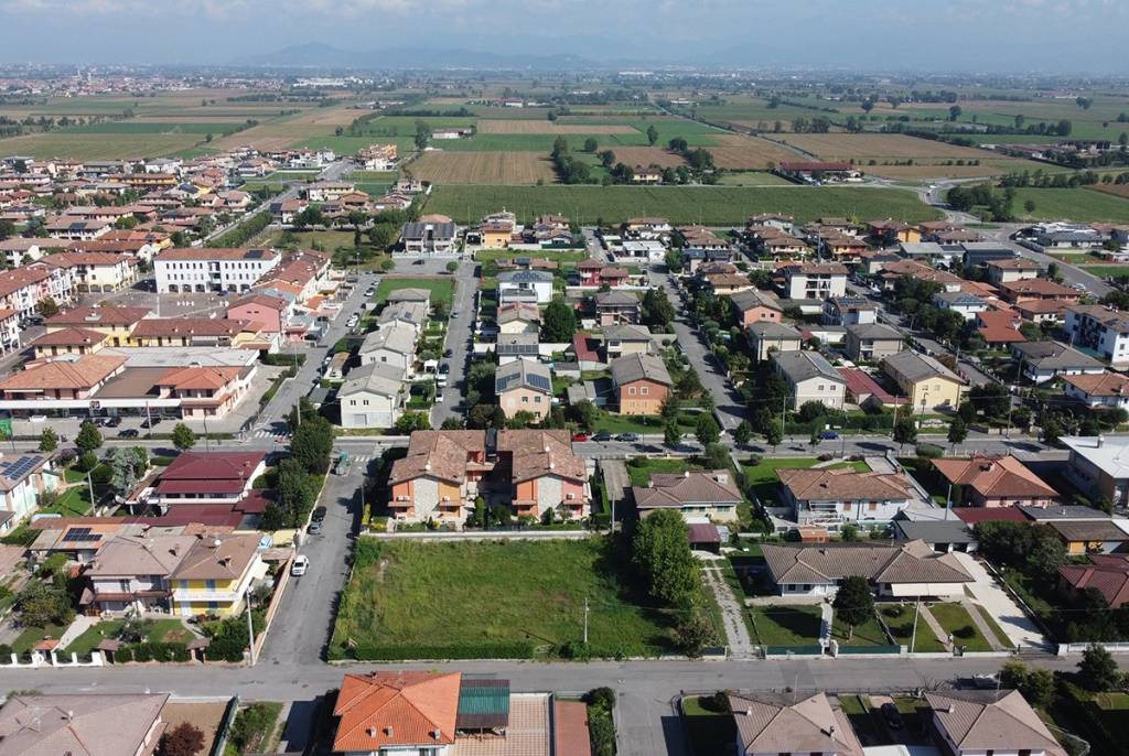 Terreno Residenziale in vendita a Comezzano-Cizzago via Alcide De Gasperi