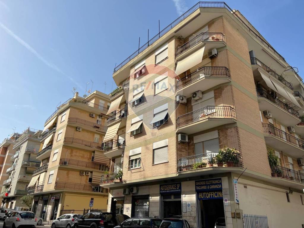 Appartamento in vendita a Roma via Delle Robinie, 7