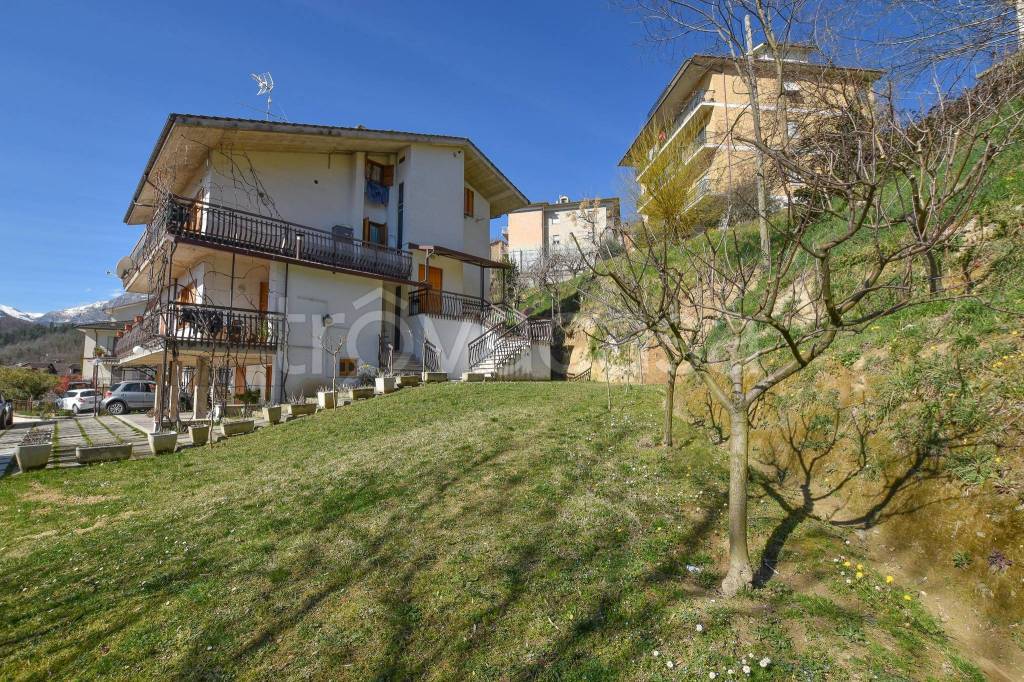 Villa Bifamiliare in vendita ad Amandola via Alcide De Gasperi, 6