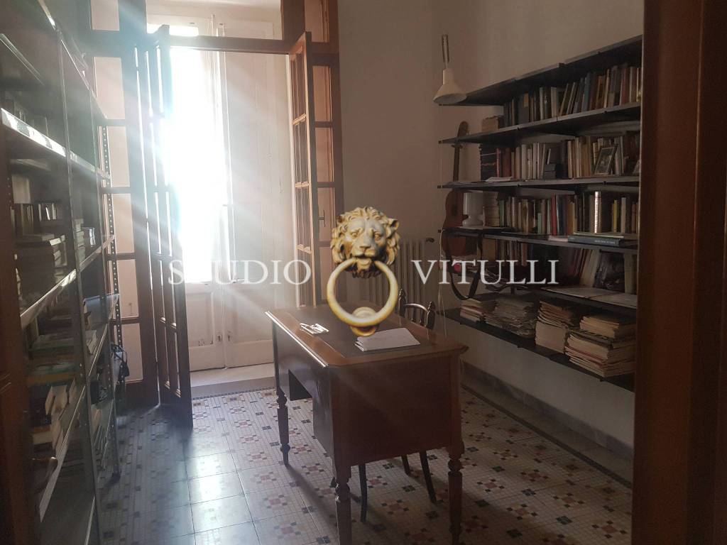 Appartamento in vendita a Bari via Arcivescovo Vaccaro, 33