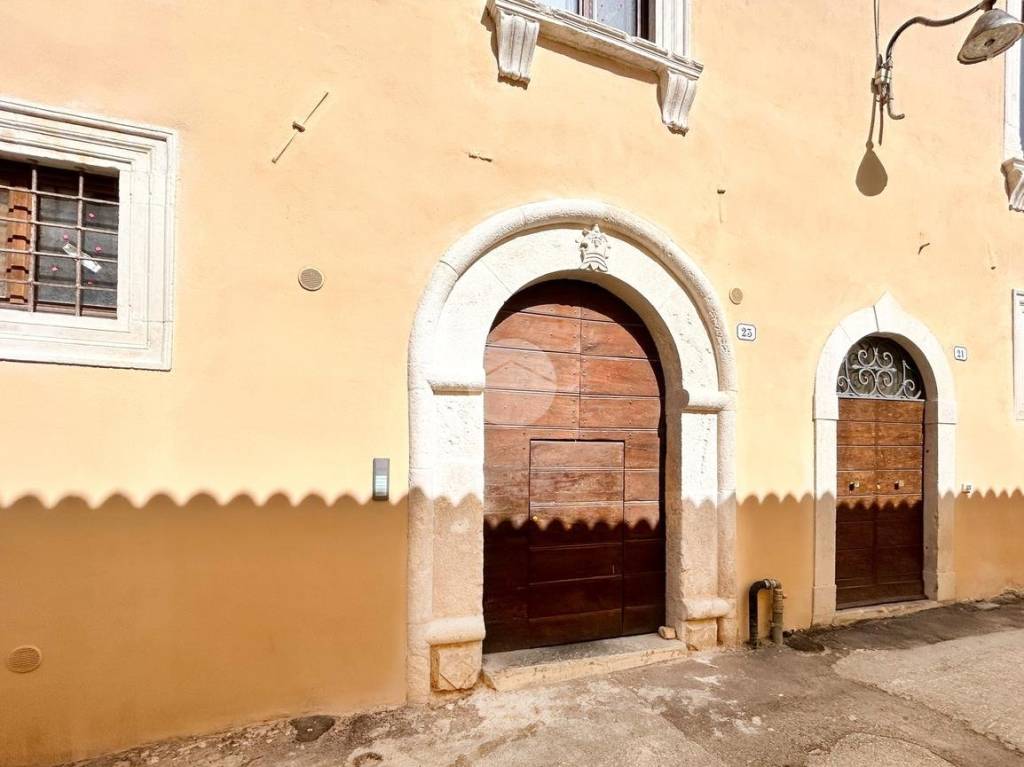 Casa Indipendente in vendita a L'Aquila via Vetusti, 23