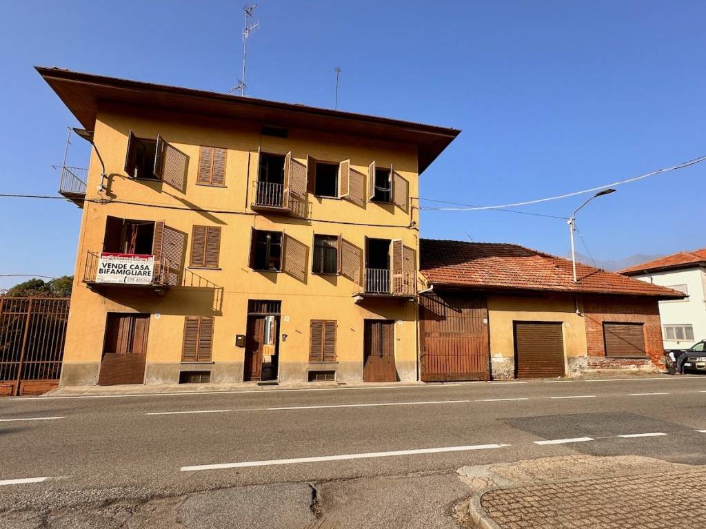 Villa Bifamiliare in vendita a Biella via Alfonso Ogliaro, 105