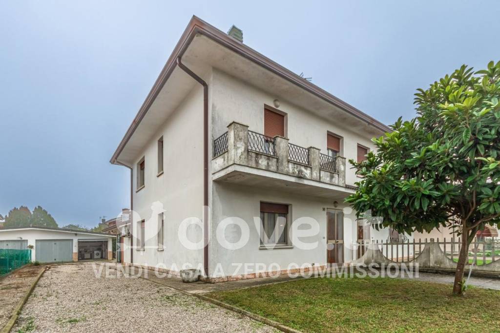 Villa a Schiera in vendita a Copparo via I. Svevo, 10