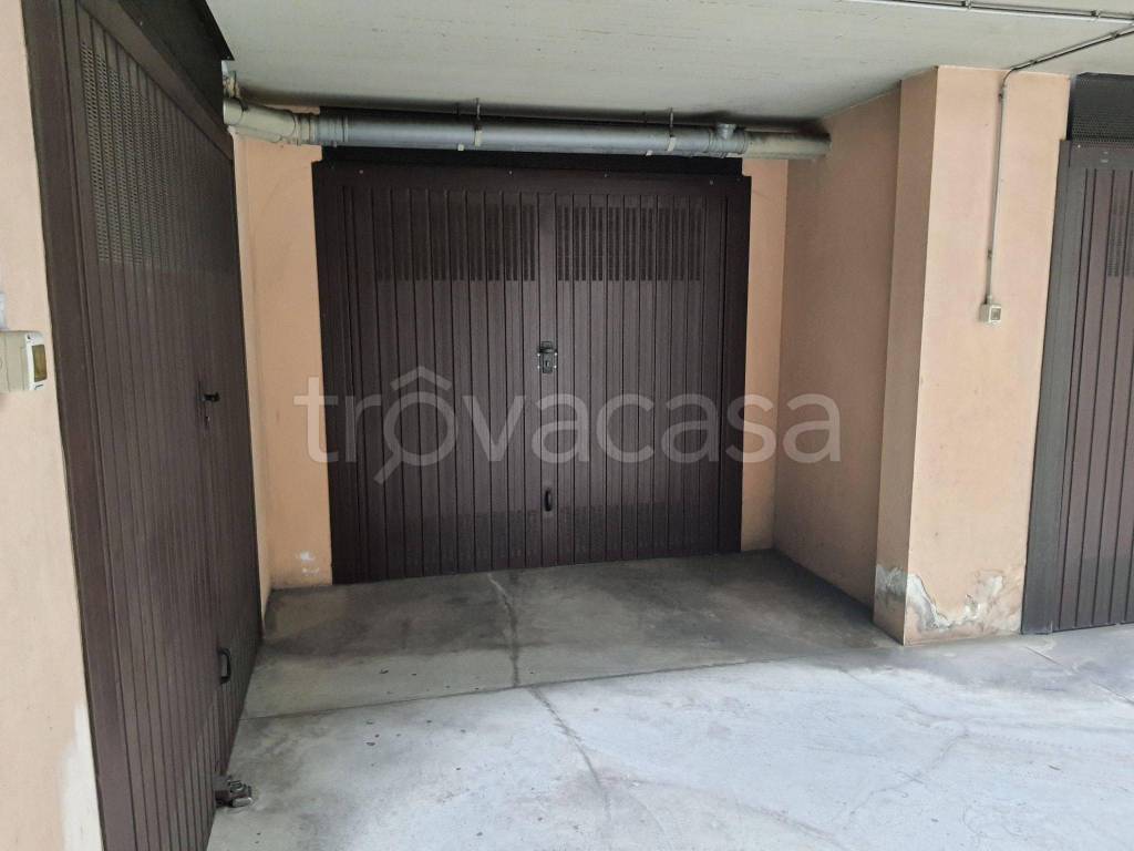 Garage in vendita a Prato via Marco Roncioni, 128