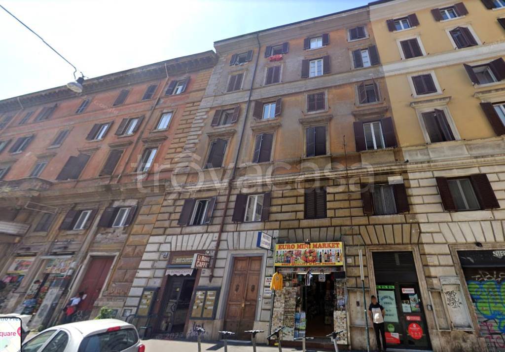 Appartamento in vendita a Roma via Volturno