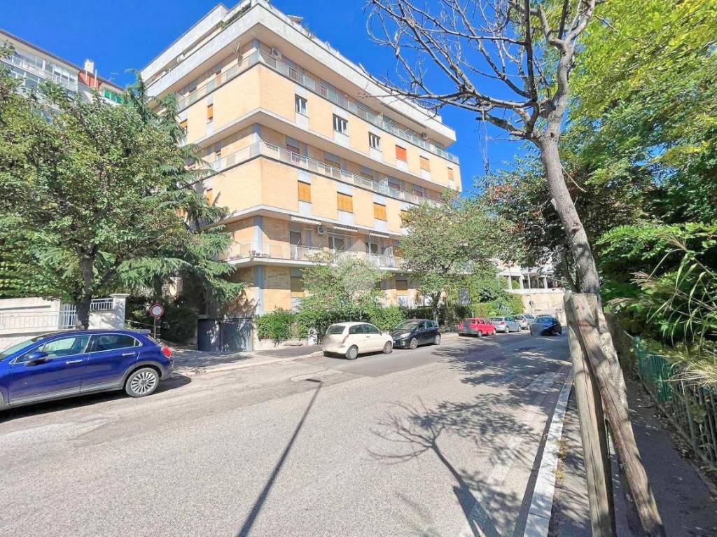 Appartamento in vendita a Chieti via Pietragrossa, 1